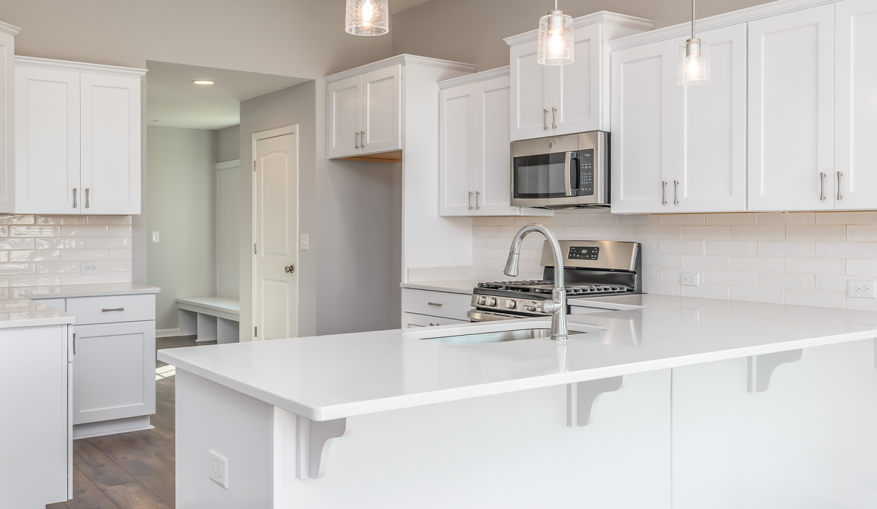 2-lowder-new-homes-stoneyBrooke-white-kitchen