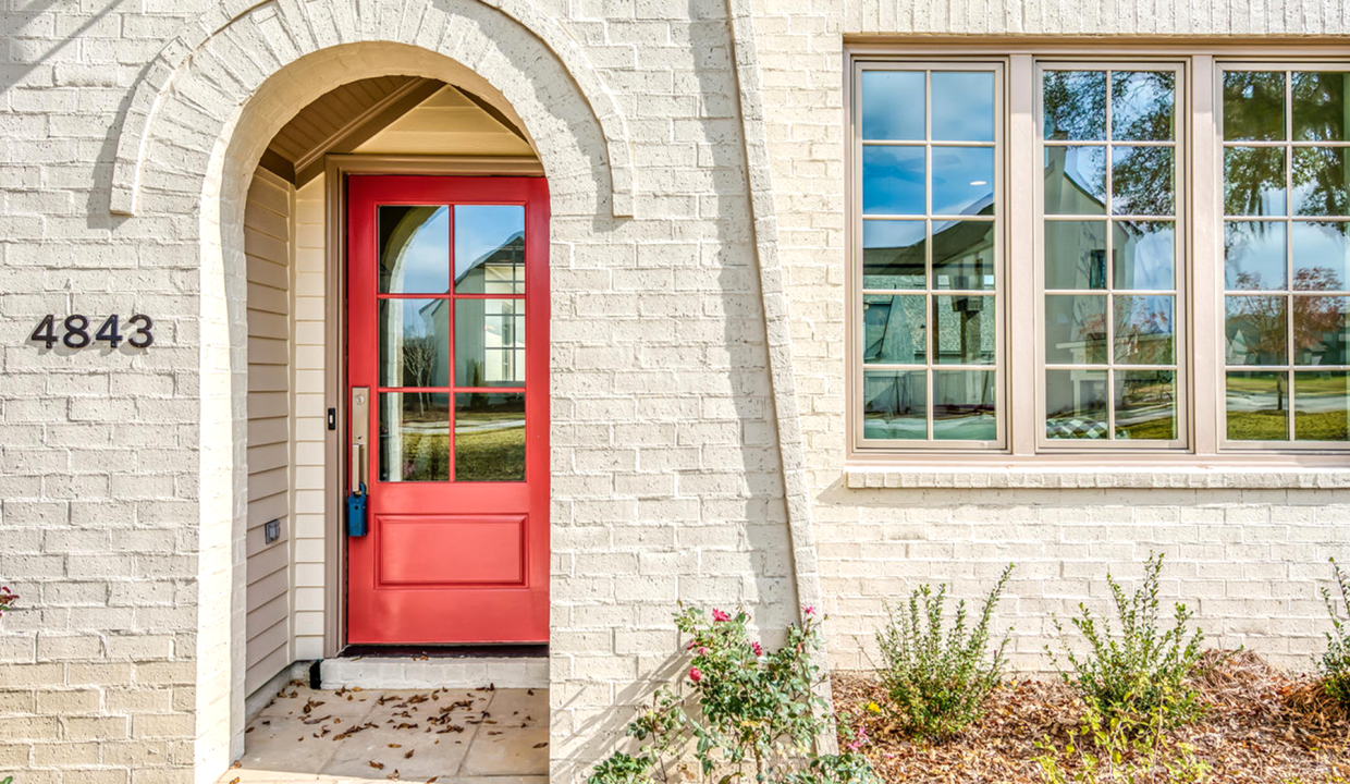 3-lowder-new-homes-hampstead-tight-exterior-red-door